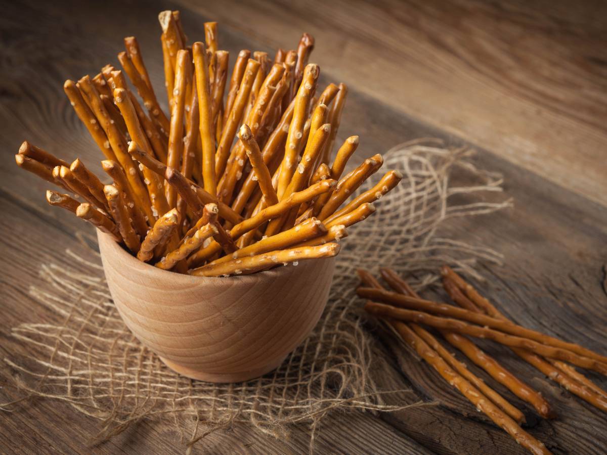 Kubek ze słonymi paluszkami